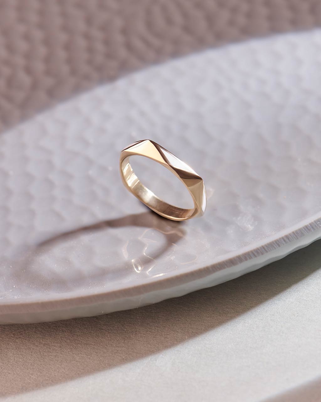 Pyramid Cera Band, 14K Solid Gold-6