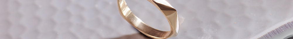 Pyramid Cera Band, 14K Solid Gold-1