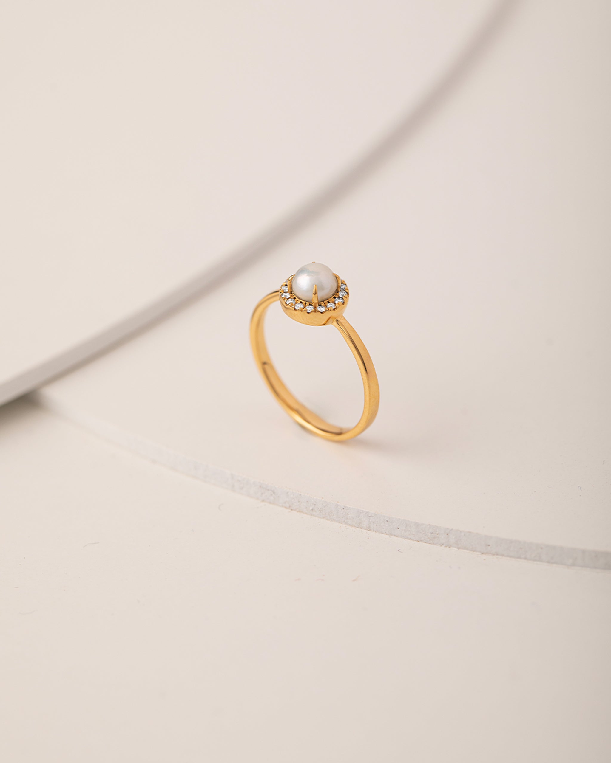 Classic Pearl Diamond Ring