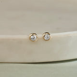 Eterna Solitaire Studs