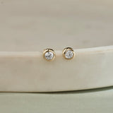 Eterna Solitaire Studs