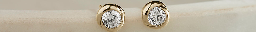 Eterna Solitaire Studs