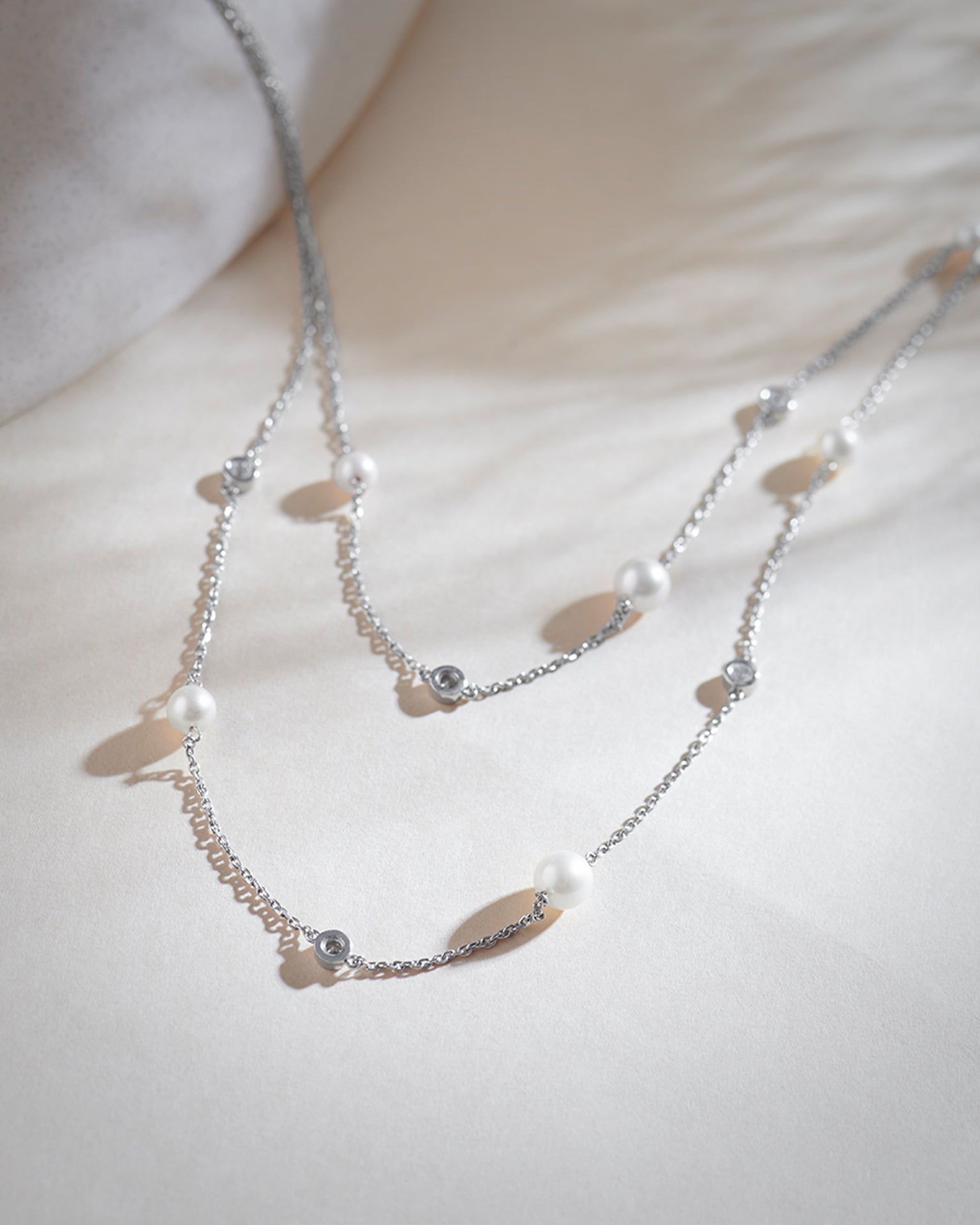 【TommassiniJewelry】Pearl Station Chain Layeredネックレス Pearl Station Necklace, Pearl Necklace, Layered Pearl