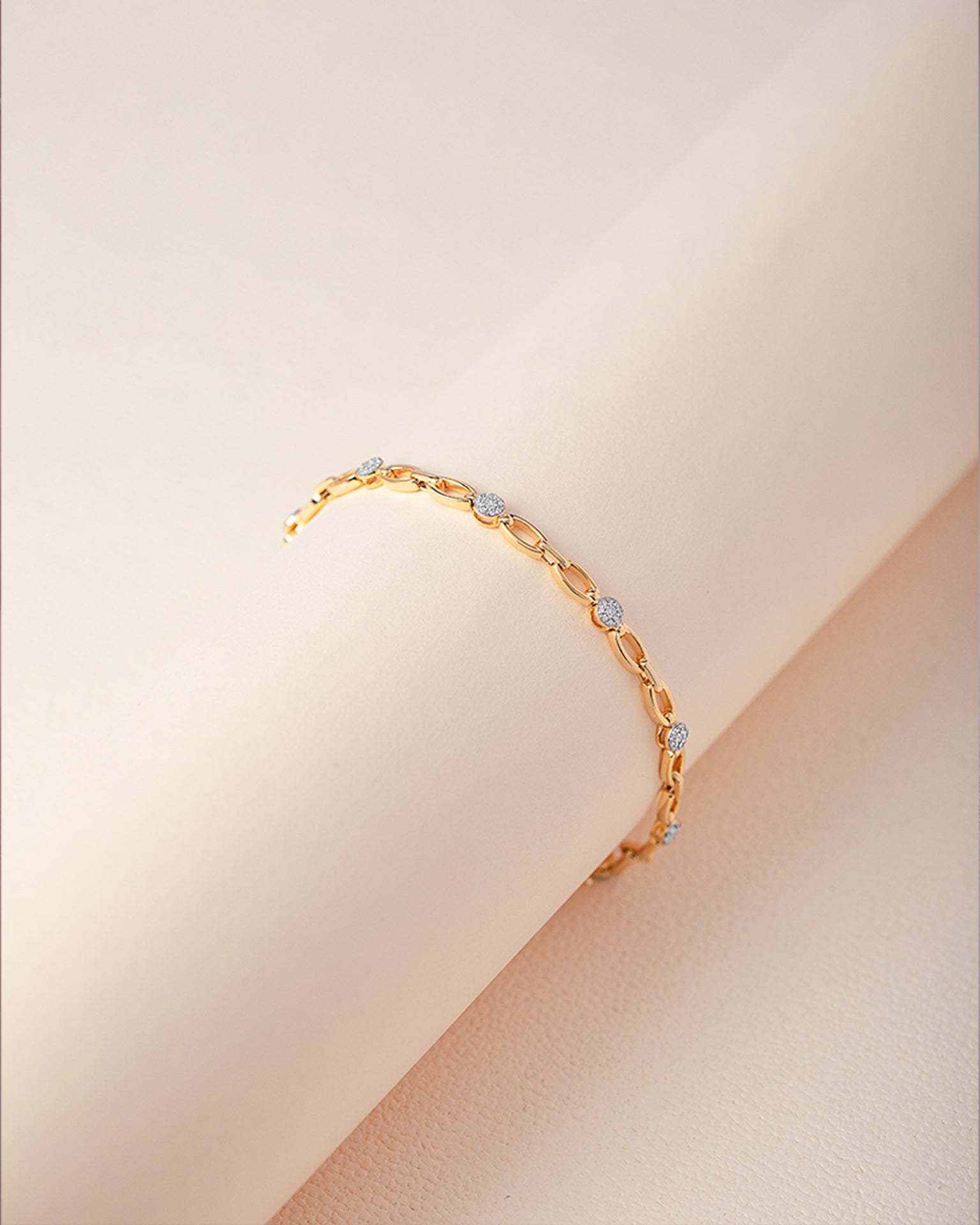 Round Cluster Diamond Link Bracelet