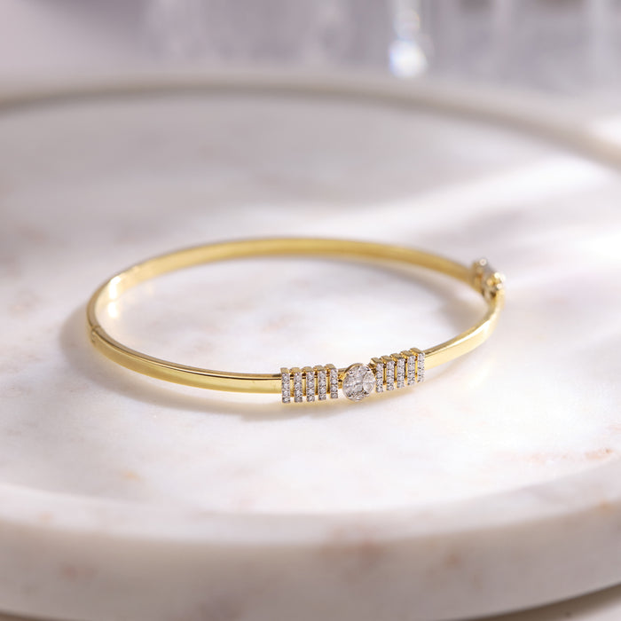 Center Diamond Cluster Oval Bracelet