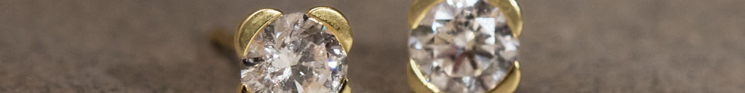 Round Solitaire Clover Stud Earrings